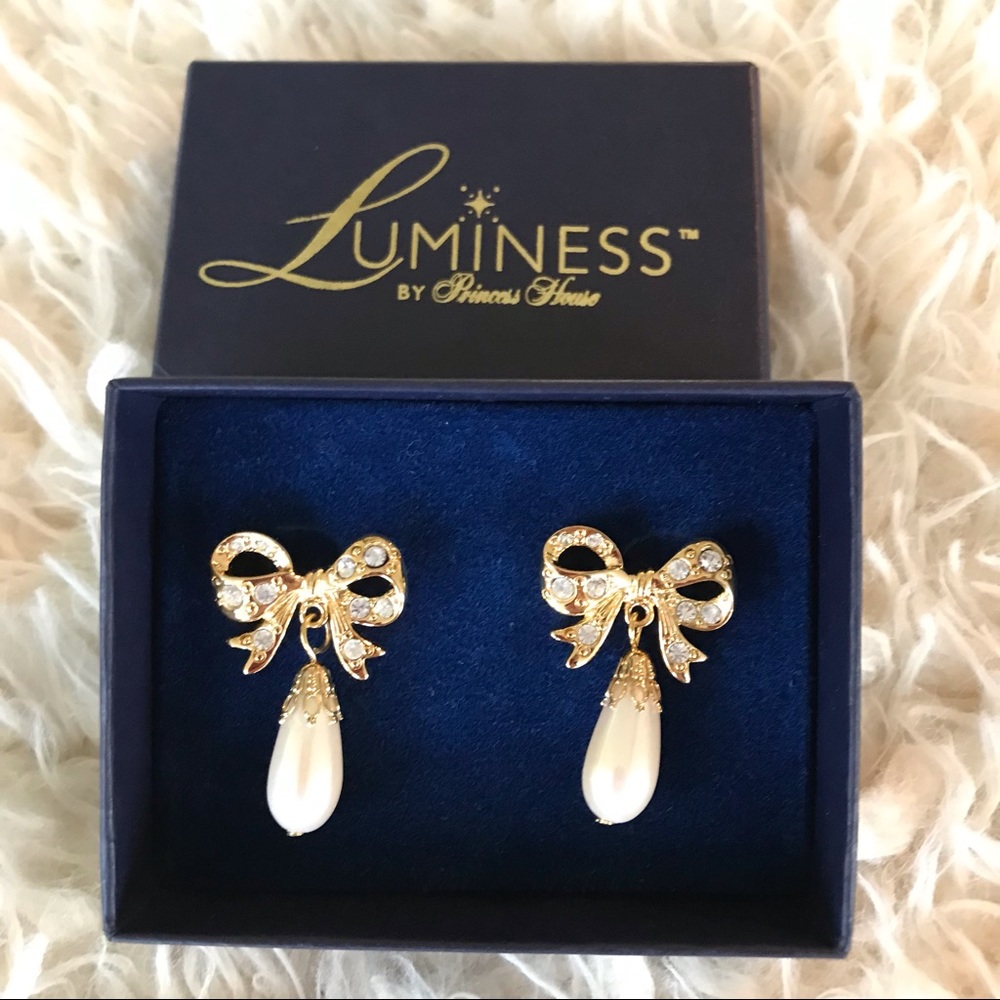 ~NWT LUMINOUS BY PRINCESS HOUSE BOW EARINGS WITH HANGING PEARL~ - Picture 1 of 7